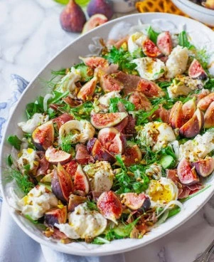 The best easy tortellini salad with fresh sliced figs, crispy prosciutto, and chopped walnuts in a ceramic bowl.